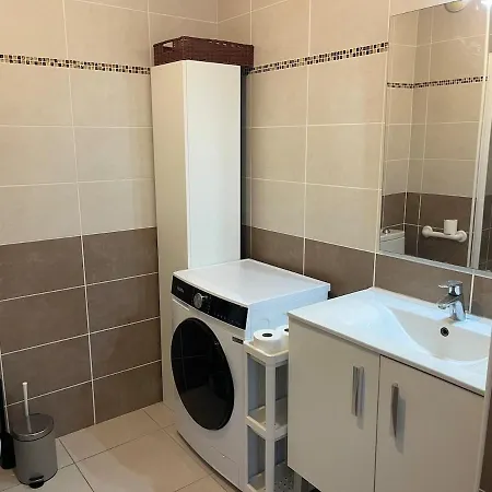Apartment Cosy Avec Garage Et Terrasse Pres De La Hyeres